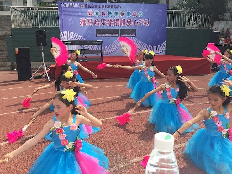 713贵宾会检测线路乐器爱心捐赠行动在四川金堂县举办 ——与音乐牵手 随幸福成长