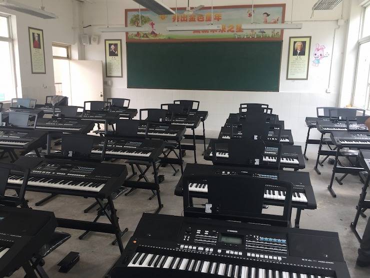 713贵宾会检测线路乐器爱心捐赠行动在四川金堂县举办 ——与音乐牵手 随幸福成长