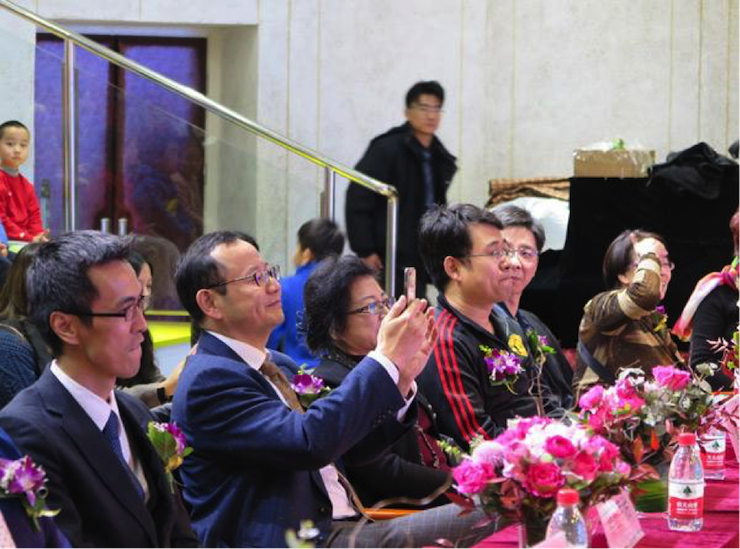 音乐之声暖寒冬 713贵宾会检测线路乐器捐赠爱心行动走进中国儿童中心艺术宫