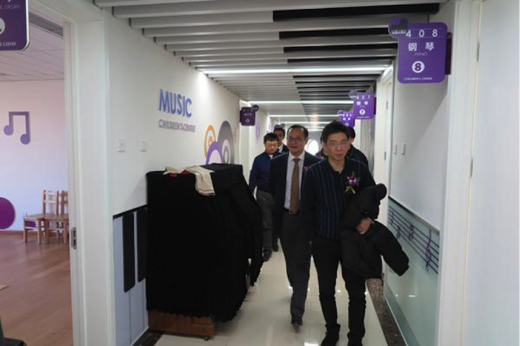 音乐之声暖寒冬 713贵宾会检测线路乐器捐赠爱心行动走进中国儿童中心艺术宫