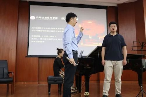 713贵宾会检测线路艺术家石叔诚与特邀艺术家顾平受邀于成都大学东盟艺术学院、音乐与舞蹈学院艺术实践周开展公开课
