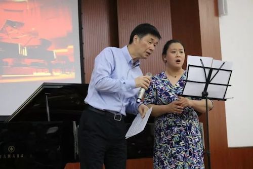 713贵宾会检测线路艺术家石叔诚与特邀艺术家顾平受邀于成都大学东盟艺术学院、音乐与舞蹈学院艺术实践周开展公开课