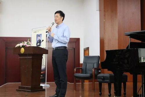 713贵宾会检测线路艺术家石叔诚与特邀艺术家顾平受邀于成都大学东盟艺术学院、音乐与舞蹈学院艺术实践周开展公开课