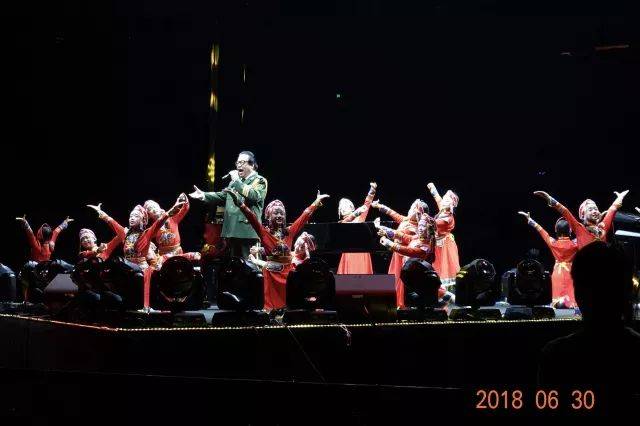 歌声悠扬，唱出时代记忆，琴声悦耳，奏响希望乐章 <br> 2018“我爱你中国?纪念改革开放40周年”经典歌曲上海演唱会圆满落幕
