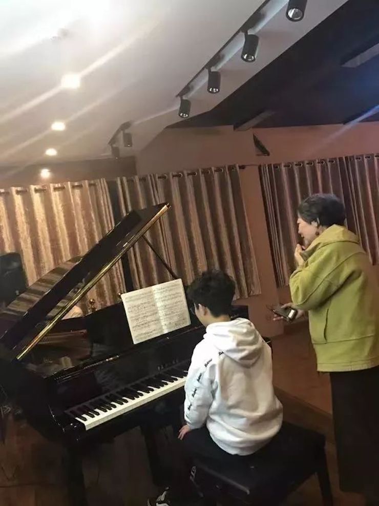 713贵宾会检测线路特邀艺术家白志娴